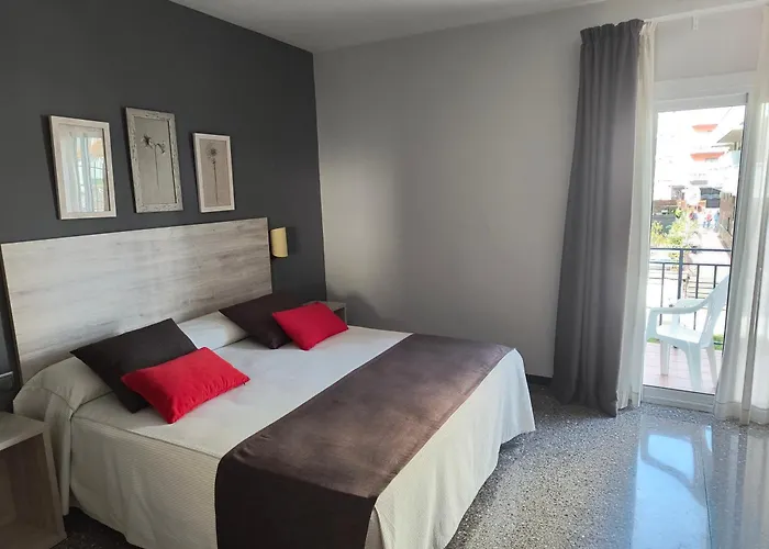 多萨德马尔酒店 2*