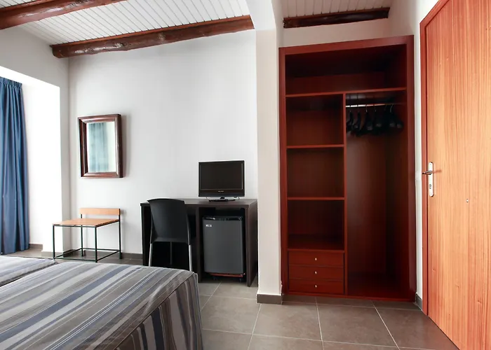 多萨德马尔酒店 2*