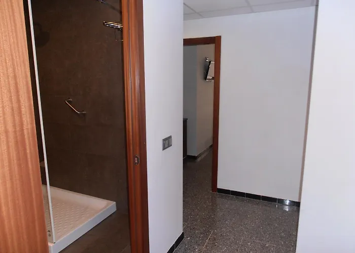 多萨德马尔酒店 2*