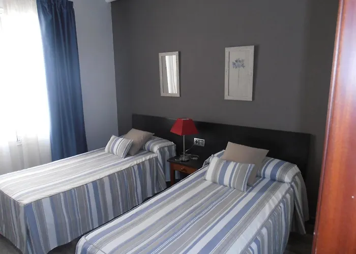 多萨德马尔酒店 2* 滨海托萨